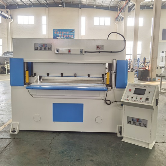 XYJ－3/120、200 足球片整板自動(dòng)送料裁斷機(jī)